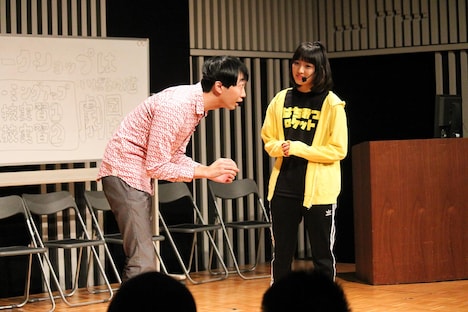 左から大水洋介、雨宮かのん。（写真提供：ポニーキャニオン）