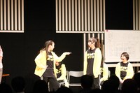 左から播磨怜奈、華山志歩。（写真提供：ポニーキャニオン）