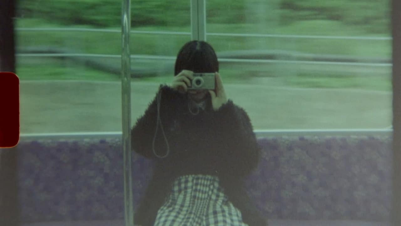 神宿の新曲MV2作同時公開、カラオケパーティと叙情的8mm映像で異なる表情