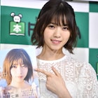 西野七瀬、1stフォトブックお気に入りページは猫すりすり「どこ見てるの?」