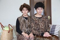 「次ナルTV-G」より、“オバショット”を決めるユースケとタカシ。(c)フジテレビ