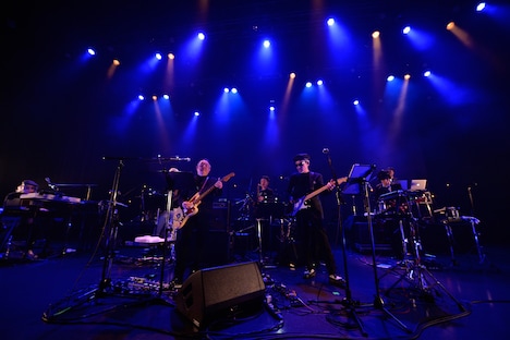 THE BEATNIKS「THE BEATNIKS Live 2018 "ビートニクスがやってくる！ シェ！ シェ！ シェ！”」の様子。