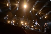 「ANI-ROCK FES. 2018『銀魂 LIVE CARNIVAL 2018』でのSPYAIRのライブの様子。