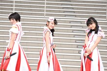 左から春乃きいな、瀬田さくら、西垣有彩。