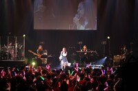 「板野友美 LIVE TOUR 2018 ～Just as I am～」最終公演の様子。（写真提供：キングレコード）