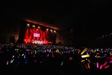 「M!LK SPRING TOUR 2018 #バトレボ～牛丸学園ブルジョワ部～」埼玉・大宮ソニックシティ公演の様子。（撮影：笹森健一）