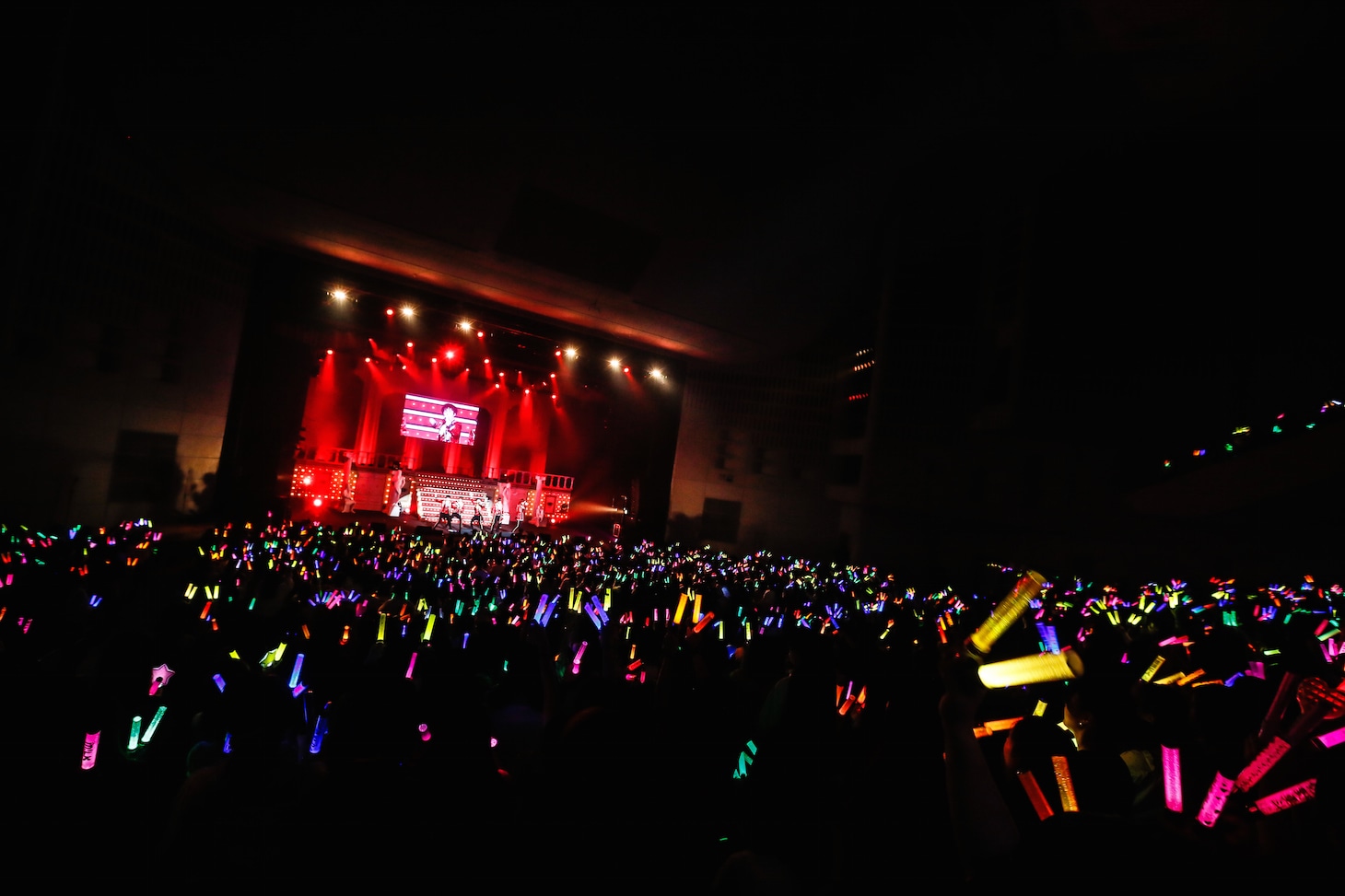 「M!LK SPRING TOUR 2018 #バトレボ～牛丸学園ブルジョワ部～」埼玉・大宮ソニックシティ公演の様子。（撮影：笹森健一）