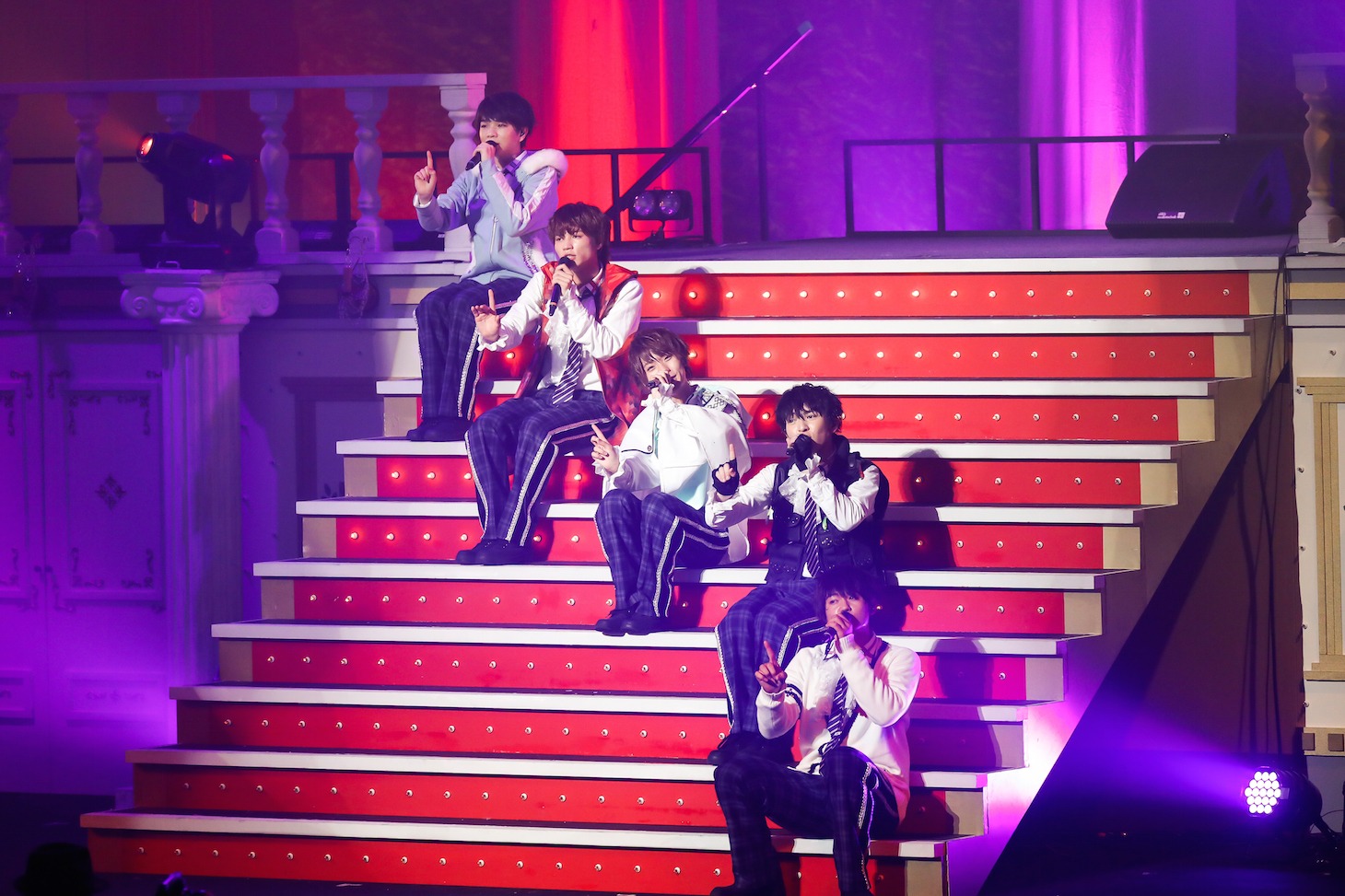 「M!LK SPRING TOUR 2018 #バトレボ～牛丸学園ブルジョワ部～」埼玉・大宮ソニックシティ公演の様子。（撮影：笹森健一）