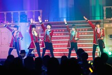 「M!LK SPRING TOUR 2018 #バトレボ～牛丸学園ブルジョワ部～」埼玉・大宮ソニックシティ公演の様子。（撮影：笹森健一）