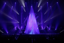 澤野弘之とUruが「Binary Star」をパフォーマンスしてる様子。（Photo by Taichi Nishimaki）