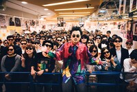 5月11日に東京・タワーレコード新宿店で行われたインストアライブの様子。（撮影：タイコウクニヨシ）