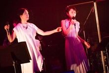 左から安藤裕子、笹川美和。（撮影：田中聖太郎）