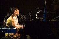連弾する池田綾子（手前）と笹川美和（奥）。（撮影：田中聖太郎）