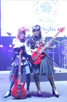 左から遠藤ゆりか、中島由貴。