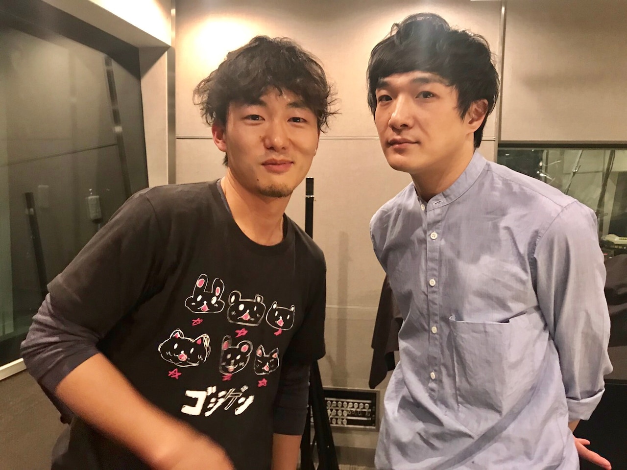 石崎ひゅーい（右）と松居大悟（左）
