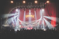 Mrs. GREEN APPLE「ENSEMBLE TOUR」東京・パルテノン多摩公演の模様。