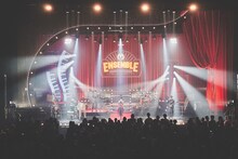 Mrs. GREEN APPLE「ENSEMBLE TOUR」東京・パルテノン多摩公演の模様。