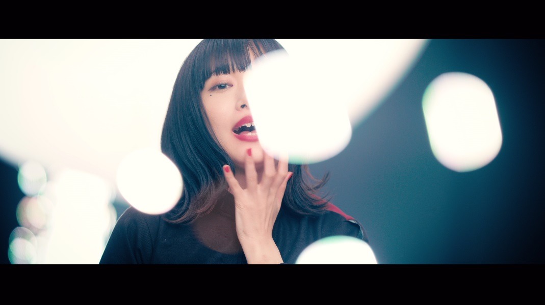 PassCode「Ray」ミュージックビデオのワンシーン。