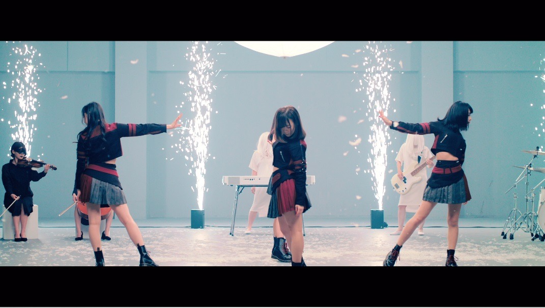 PassCode「Ray」ミュージックビデオのワンシーン。