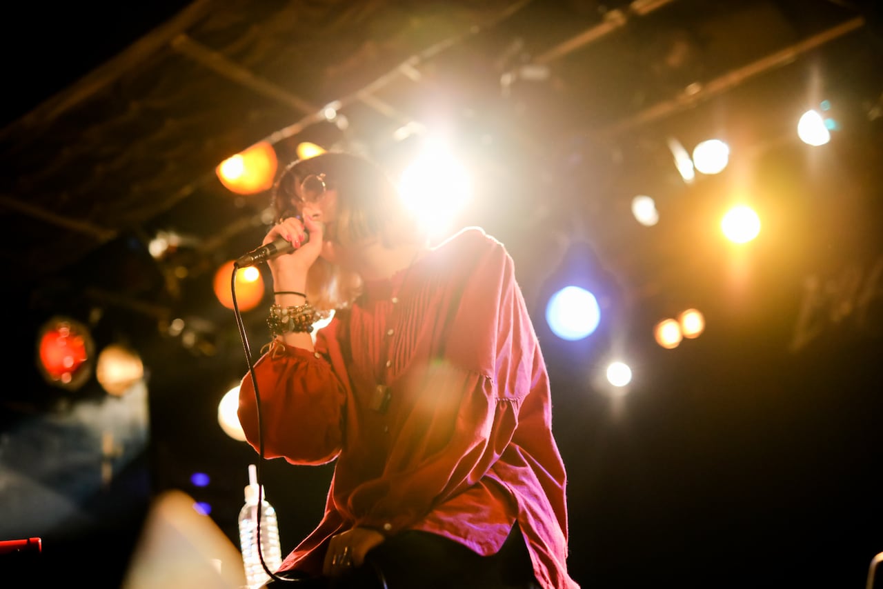 majiko、“救世主”の荒井&ホリエとアコースティックライブで共演