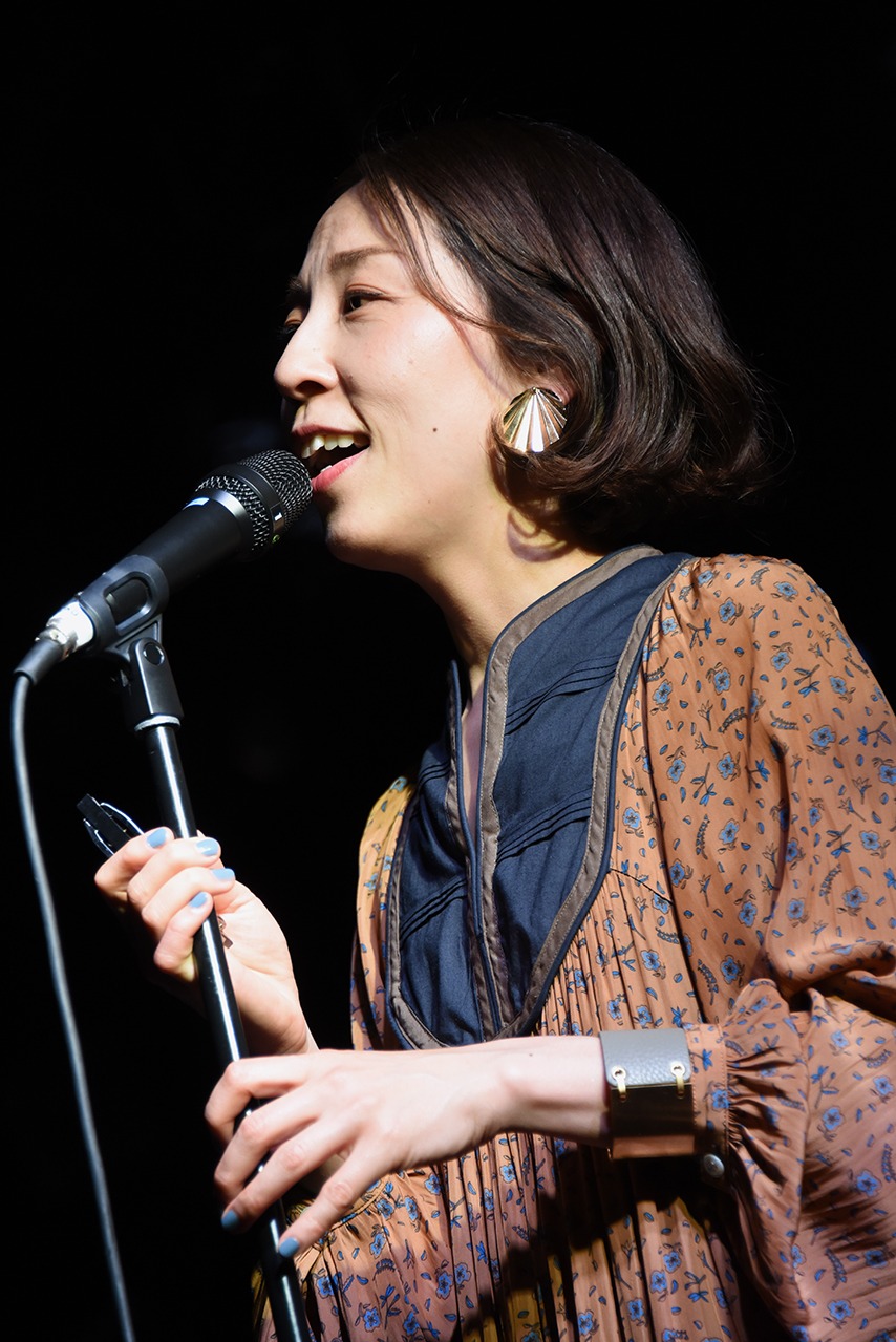 佐野遊穂（ハンバート ハンバート / Vo, Harmonica）