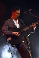 佐藤良成（ハンバート ハンバート / G, Violin, Vo）