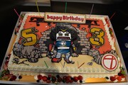 奥田民生のために用意されたバースデーケーキ。（撮影：三浦憲治）
