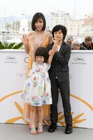 左から松岡茉優、佐々木みゆ、城桧吏。