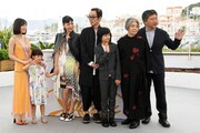 「第71回カンヌ国際映画祭」での「万引き家族」フォトコールの様子。