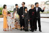 「第71回カンヌ国際映画祭」での「万引き家族」フォトコールの様子。