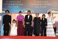 「第71回カンヌ国際映画祭」での「万引き家族」レッドカーペットの様子。