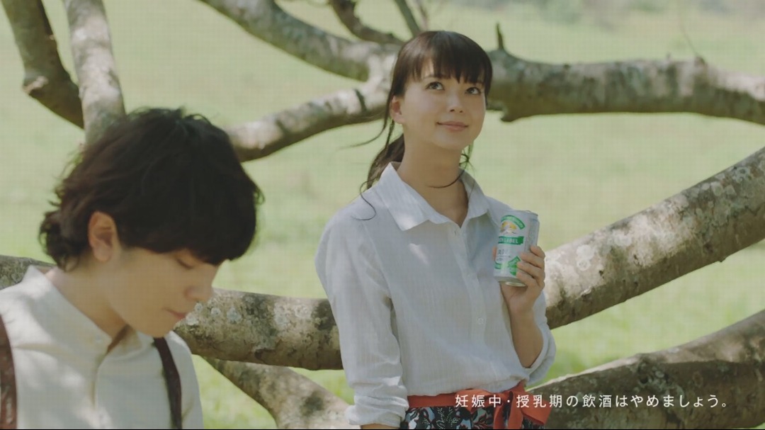 淡麗グリーンラベル新CM「GREEN JUKEBOX 雨篇」のワンシーン。