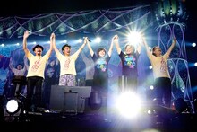 2015年開催の全国ツアー「サザンオールスターズLIVE TOUR 2015『おいしい葡萄の旅』」でのサザンオールスターズ。