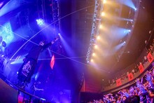 THE ORAL CIGARETTES「SPACE SHOWER TV "LIVE with YOU" ～THE ORAL CIGARETTES～ supported by uP!!!」の様子。（Photo by Viola Kam[V’z Twinkle]）