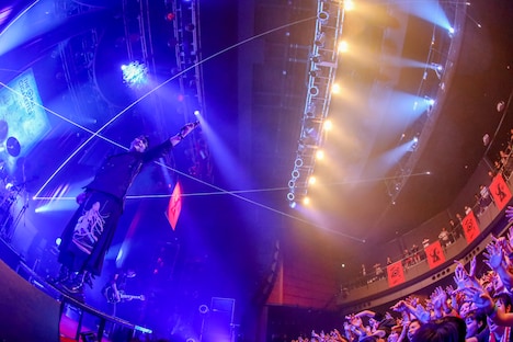 THE ORAL CIGARETTES「SPACE SHOWER TV "LIVE with YOU" ～THE ORAL CIGARETTES～ supported by uP!!!」の様子。（Photo by Viola Kam[V’z Twinkle]）