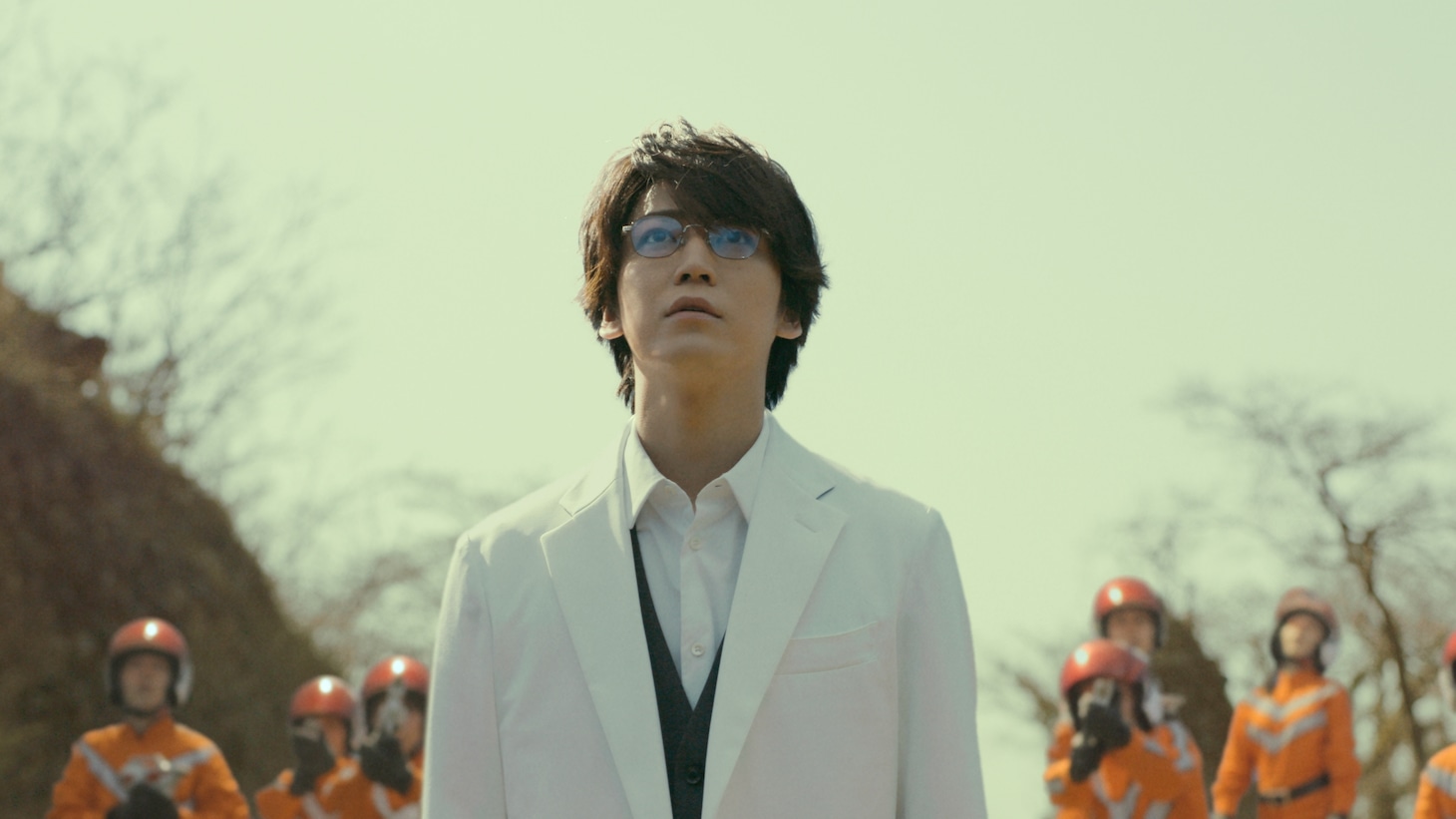 保険見直し本舗の新CM「「モンド星人」編のワンシーン。