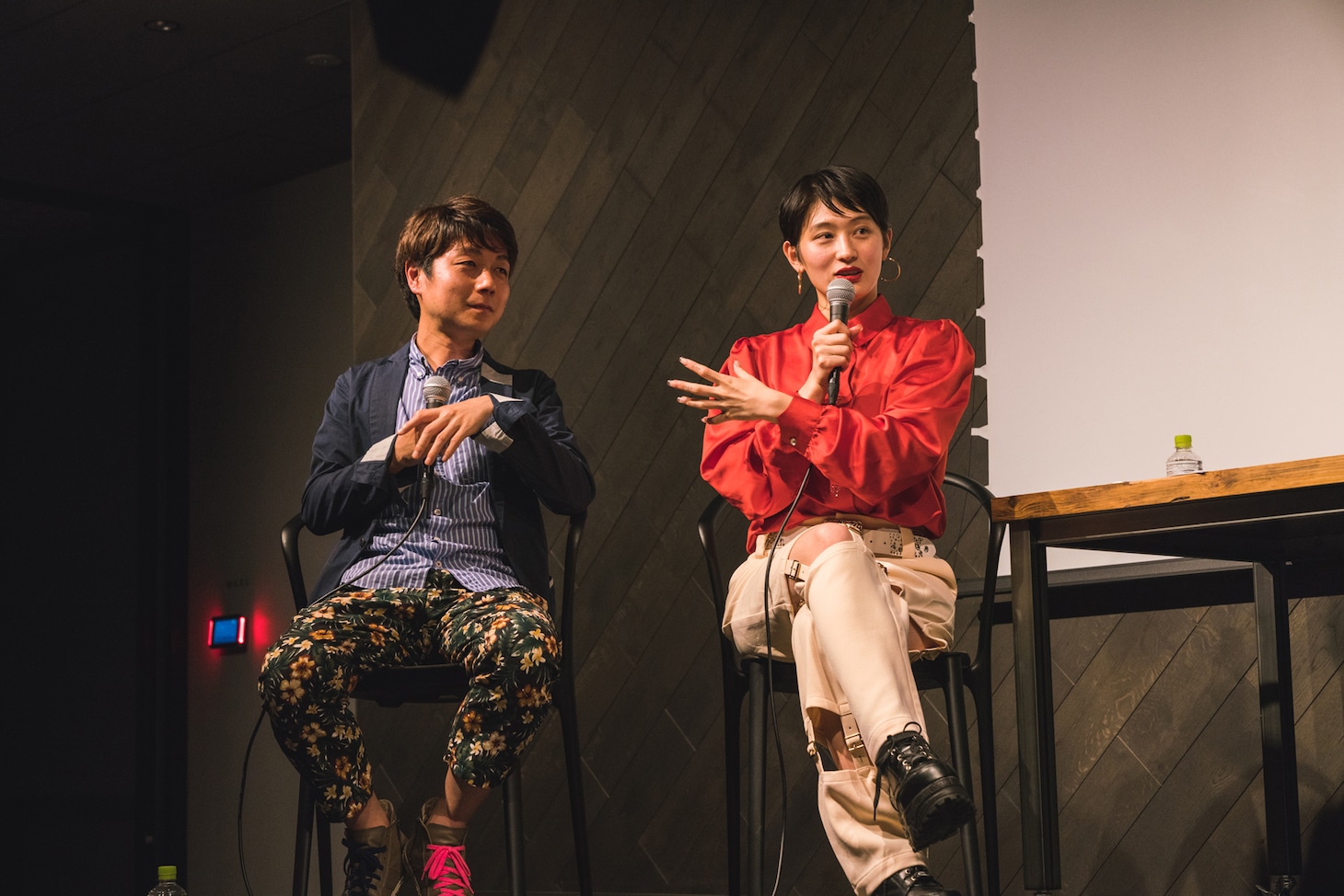 左からケンモチヒデフミ、コムアイ。（Photo by Mariko Kurose）