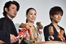 左から永瀬正敏、河瀬直美、岩田剛典。