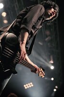 中村和彦（B / 9mm Parabellum Bullet）（撮影：高畠正人、新倉映見）