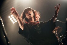 稲村太佑（G, Vo / アルカラ）（撮影：高畠正人、新倉映見）