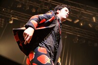 尾形回帰（Vo / HERE）（撮影：高畠正人、新倉映見）