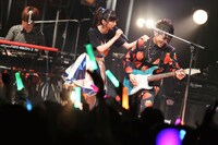 真山りか（私立恵比寿中学）と武田将幸（HERE）。（撮影：高畠正人、新倉映見）