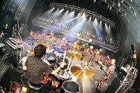 HEREのライブの様子。（撮影：高畠正人、新倉映見）