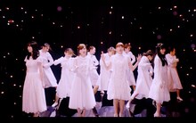 ももいろクローバーZ「クローバーとダイヤモンド」ミュージックビデオのワンシーン。