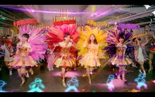 ももいろクローバーZ「クローバーとダイヤモンド」ミュージックビデオのワンシーン。