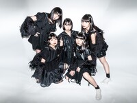 THERE THERE THERES。左上が朝倉みずほ。