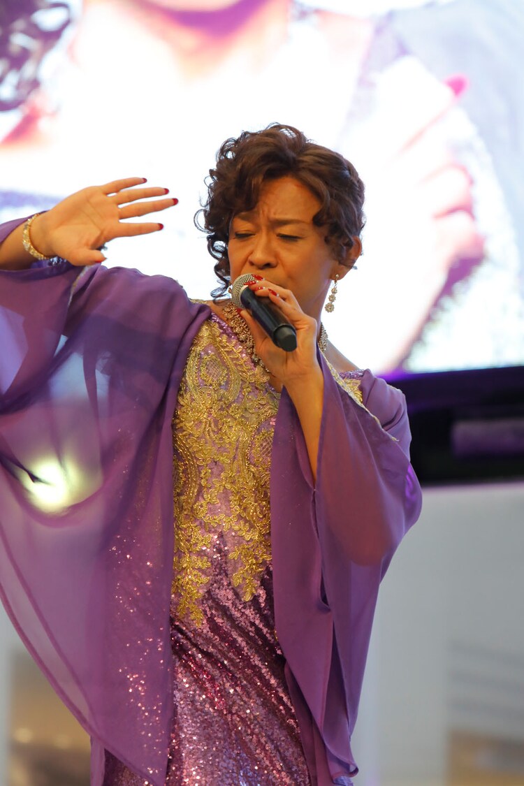 なぞかけや人生相談も 島茂子リサイタルにシゲラー00人 イベントレポート 音楽ナタリー