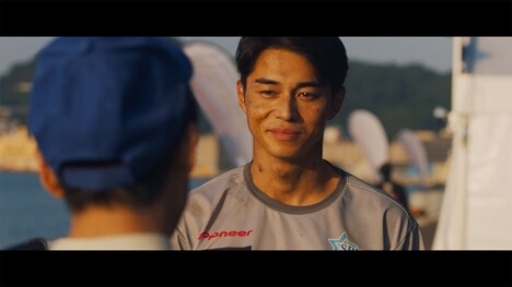 「OVER DRIVE」×「TOYOTA GAZOO Racing」テレビCM「『追い越せ、何もかも。篤洋』篇」のワンシーン。