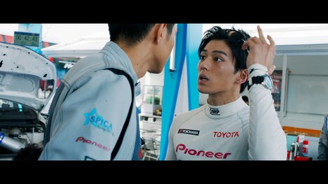 「OVER DRIVE」×「TOYOTA GAZOO Racing」コラボ映像「直純篇」のワンシーン。