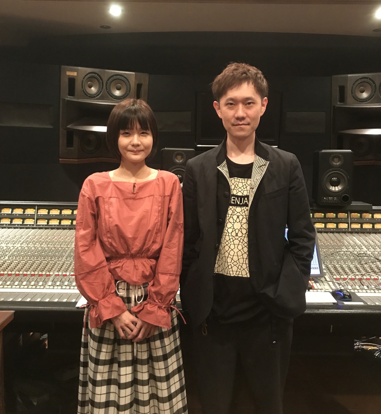 左から吉澤嘉代子、蔦谷好位置。